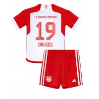 Otroški Nogometni dresi Bayern Munich Alphonso Davies #19 Domači 2023-24 Kratek Rokav (+ Kratke hlače)